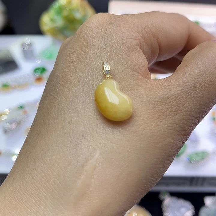 翡翠未镶嵌颈饰翡翠腰子