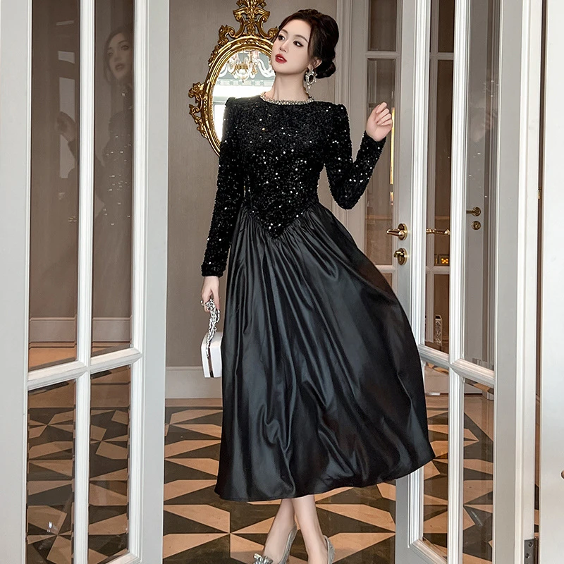 婷婷衣恋21603冬季新款时尚法式气质圆领亮片拼接收腰黑色连衣裙