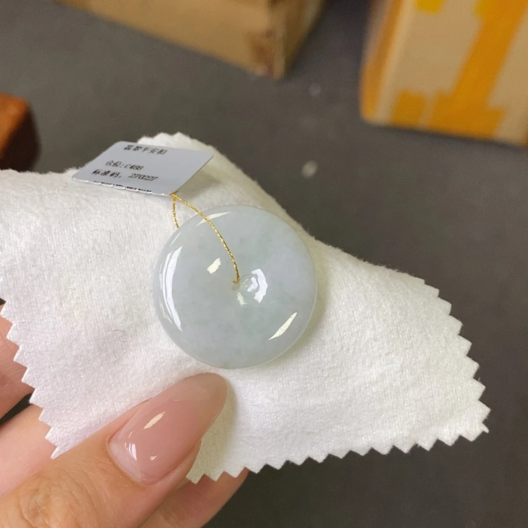 【闪购商品】翡翠未镶嵌颈饰平安扣