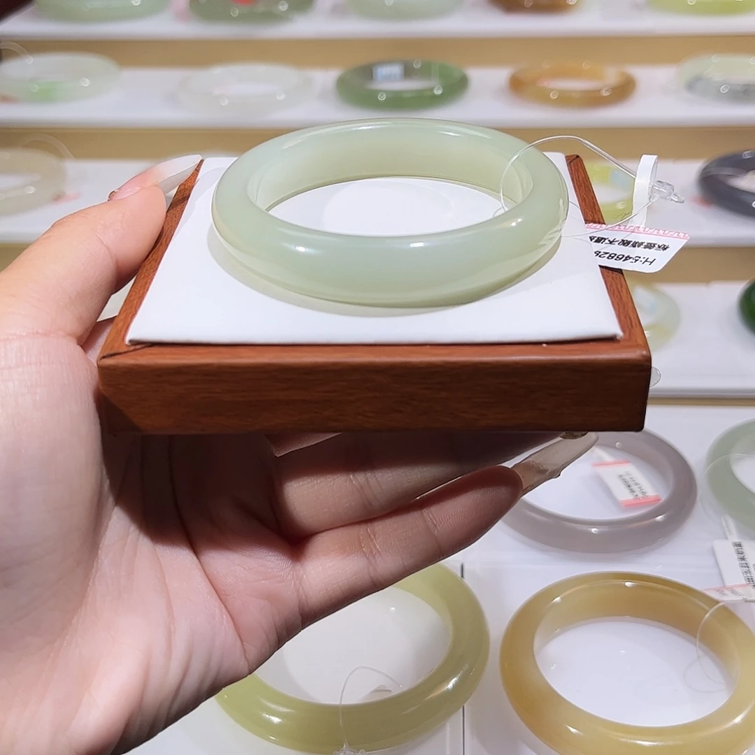 和田玉未镶嵌手镯晴底