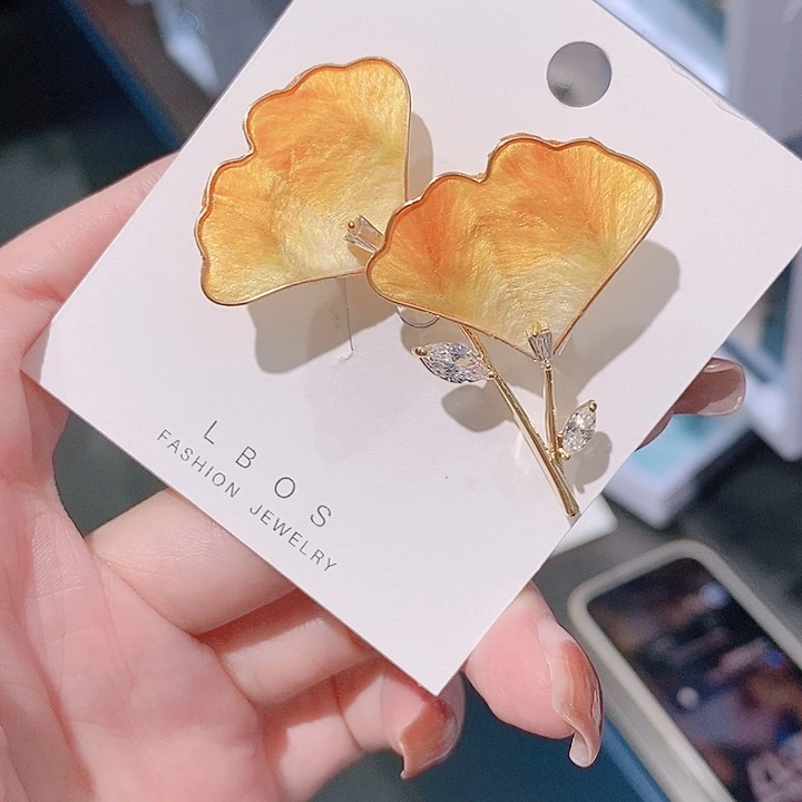 锆石铜合金非遗绒花 银杏叶胸针