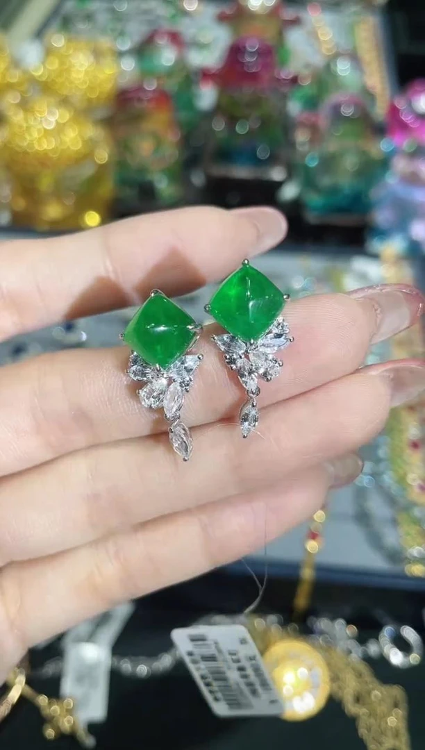 18K金镶嵌天然祖母绿耳饰唐塔款