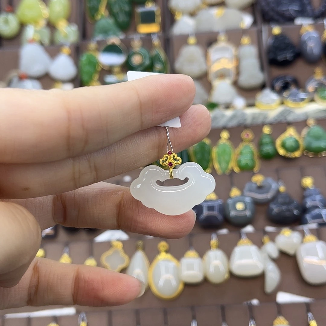 洋***扬和田玉18K金镶嵌吊坠(不含链)