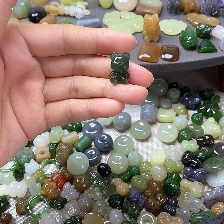 未镶嵌和田玉挂件熊