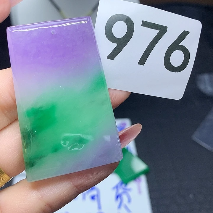 翡翠吊坠(赠链)未镶嵌