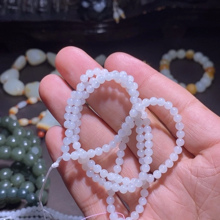 四***然和田玉未镶嵌颈饰