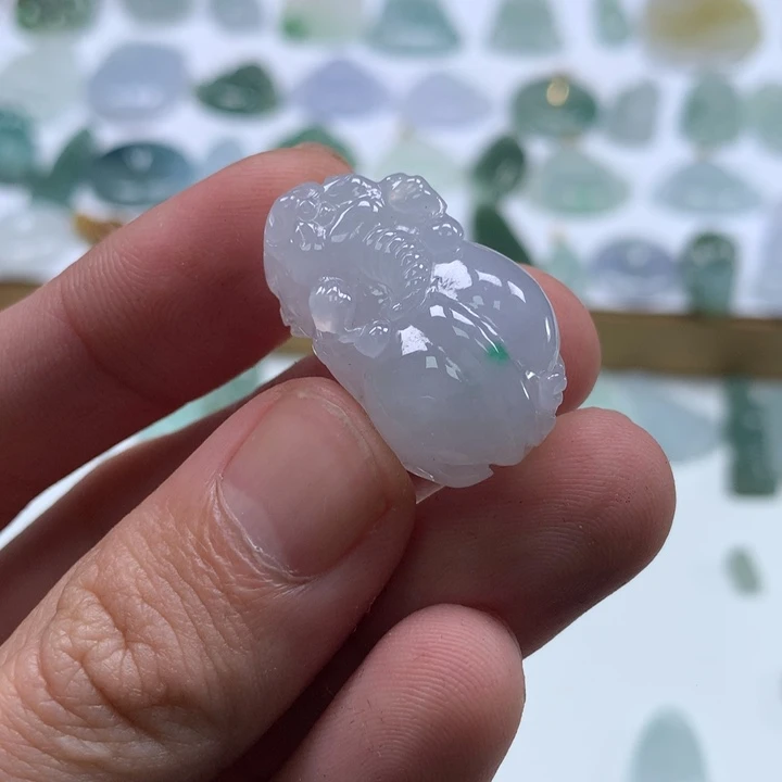 翡翠未镶嵌颈饰貔貅