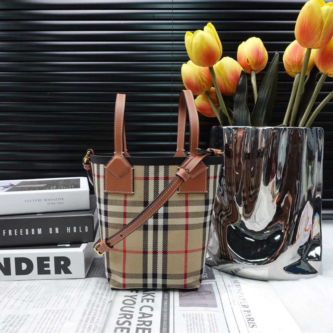 99新 BURBERRY/博柏利 /单肩包/T10192208