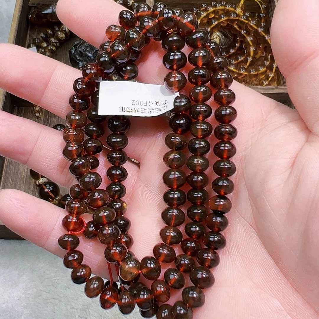 琥珀未镶嵌颈饰抚顺