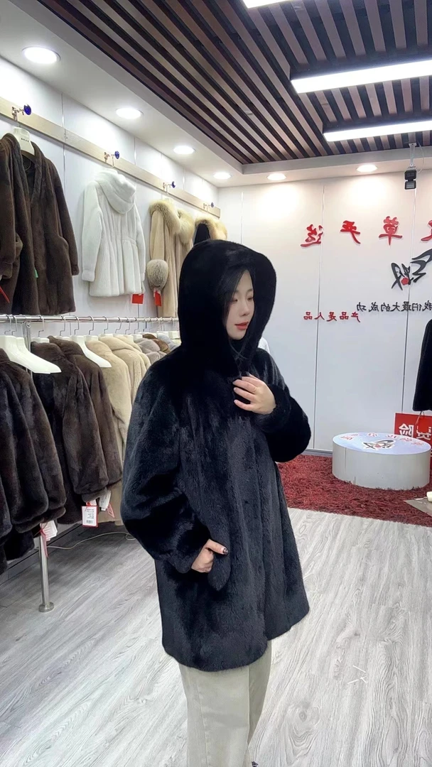 25年水貂皮草连帽皇冠短二，时尚百搭女款中长款