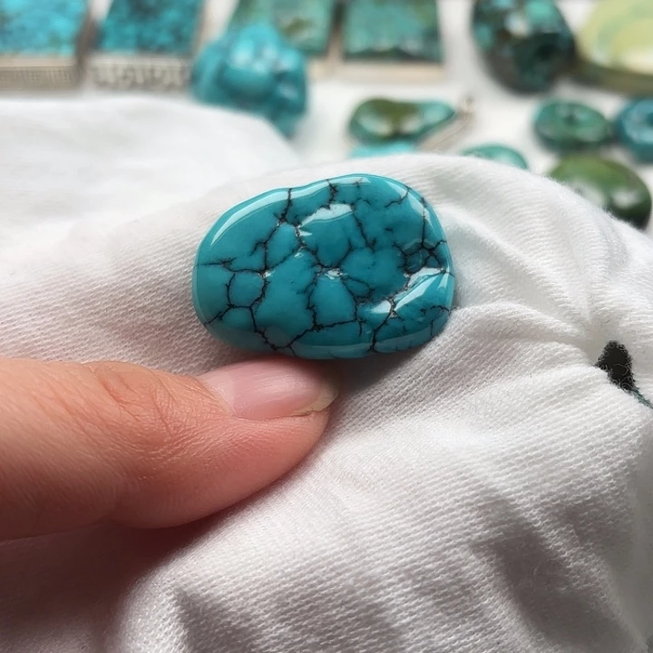 绿松石未镶嵌珠宝奇石