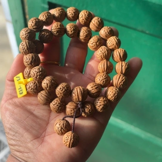 大***为木质野生桃核36颗