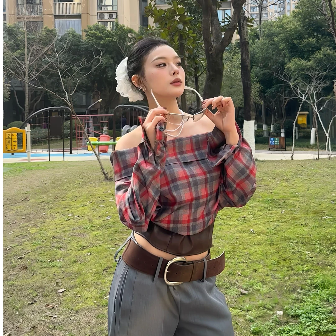 辣妹复古格纹一字肩拼皮长袖上衣女小众设计感显瘦短款T恤潮