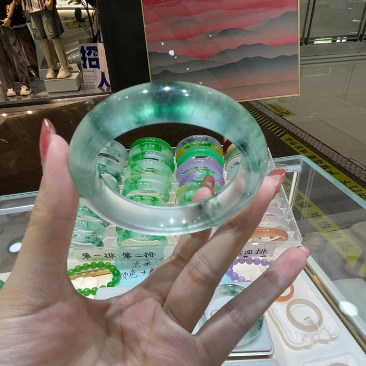 翡翠手镯未镶嵌翡翠手镯