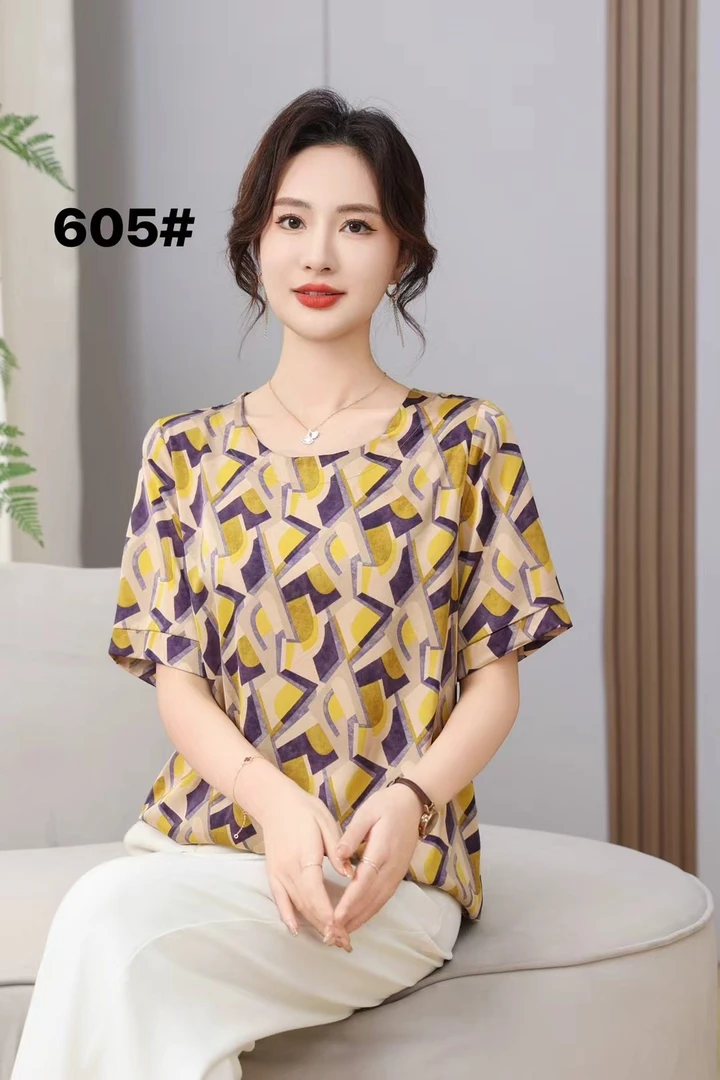 新款女装圆领短袖几何洋气小衫上衣