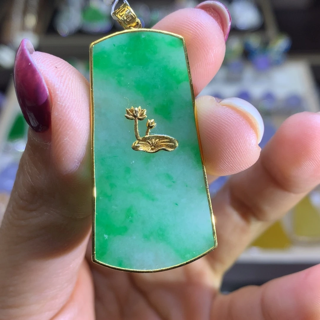 翡翠颈饰18K金镶嵌翡翠