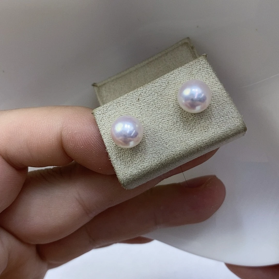 18K金镶嵌海水珍珠耳饰