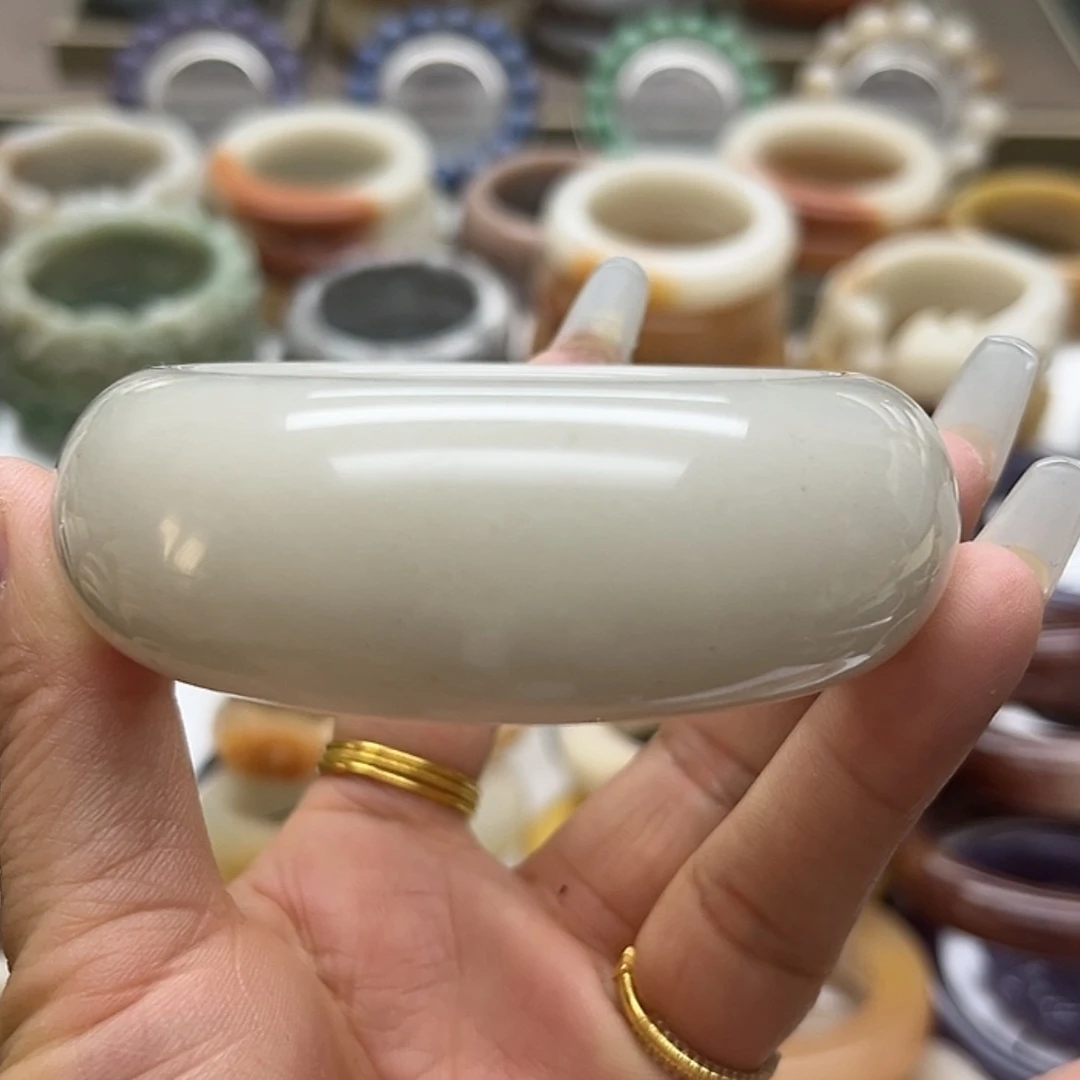 【闪购商品】石英质玉手镯未镶嵌精品大白福利