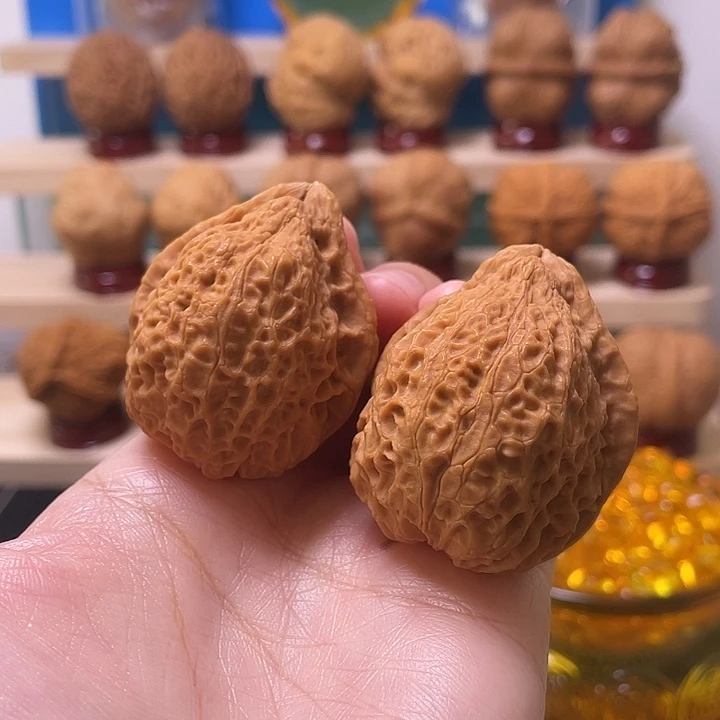 文玩核桃吊坠宝月24