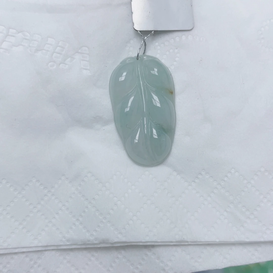 翡翠未镶嵌颈饰叶子