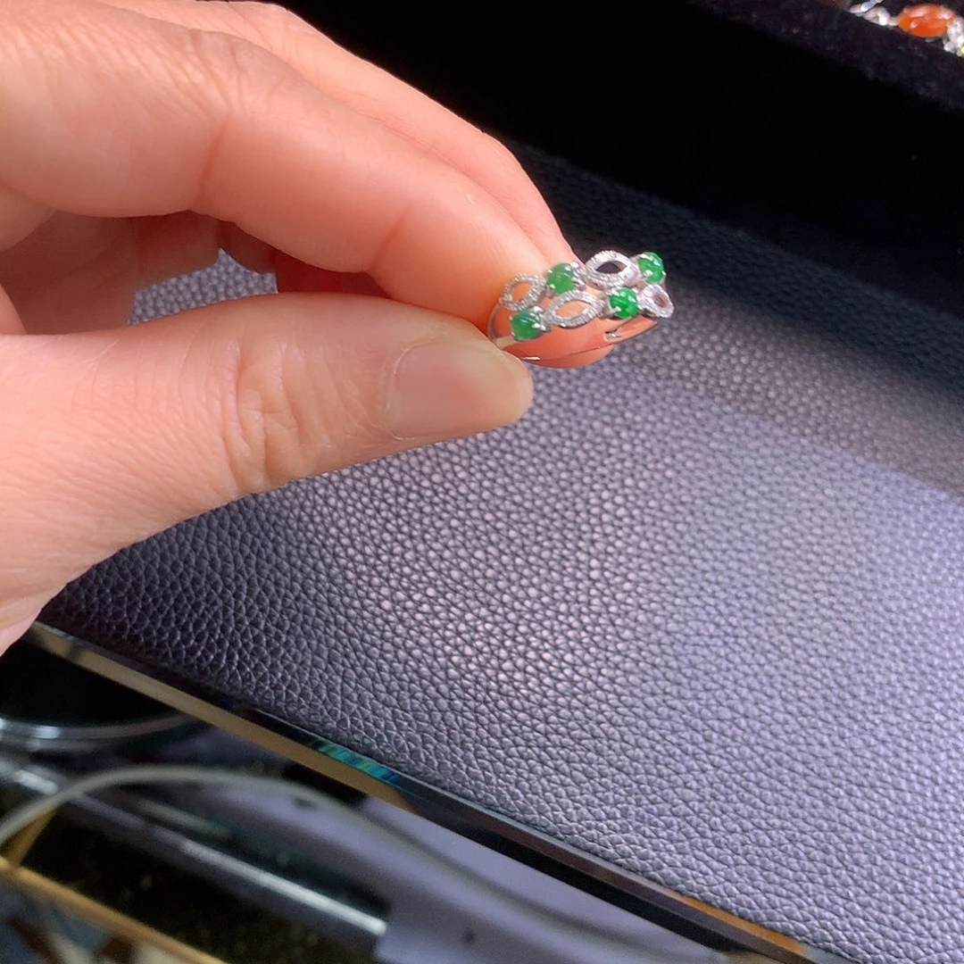 翡翠戒指18K金镶嵌戒指