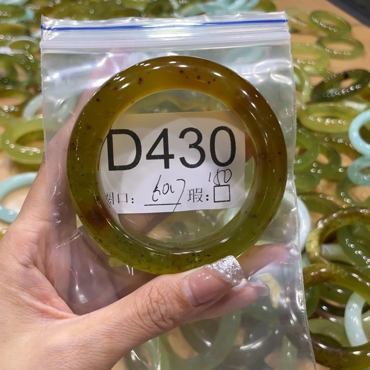 未镶嵌蛇纹石玉手镯中*
