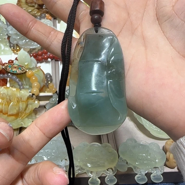蛇纹石玉吊坠未镶嵌