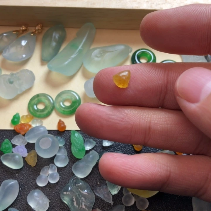 定制翡翠未镶嵌挂件