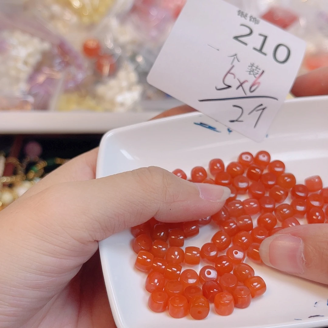 南红玛瑙未镶嵌珠宝半成品210 。