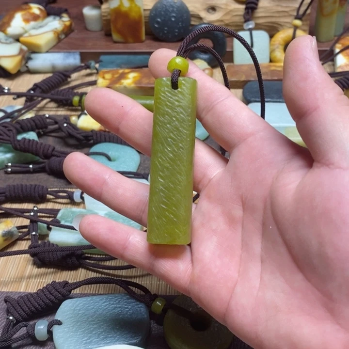 蛇纹石玉挂件未镶嵌一****一