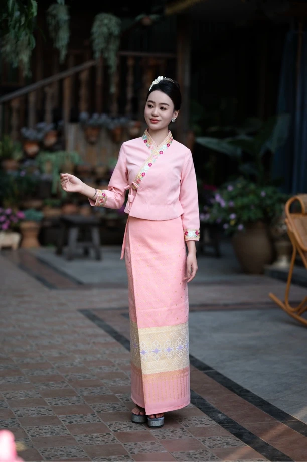 傣族服装女新款高级气质定制传统复古粉色减龄套装装时尚傣装