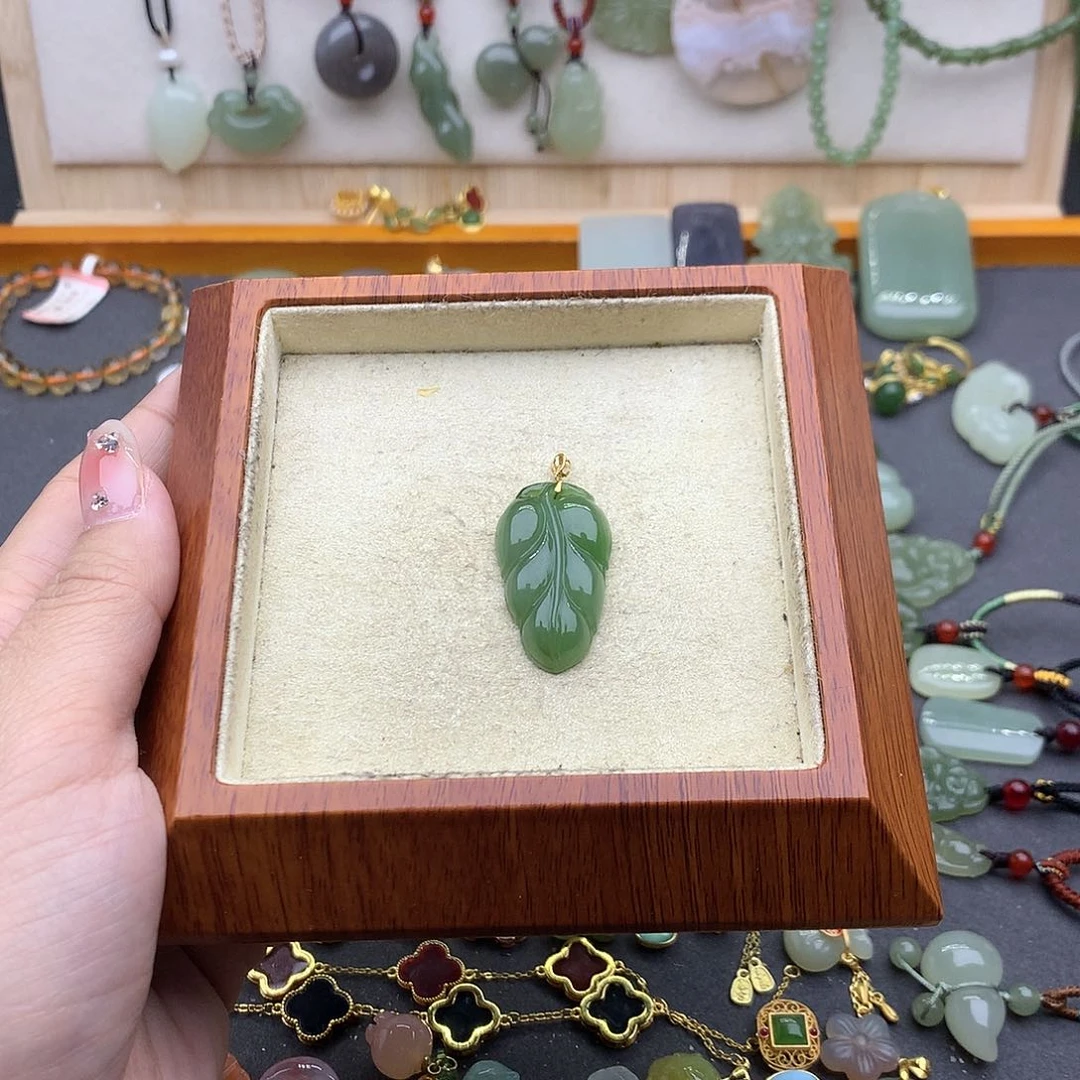 和田玉吊坠(不含链)18K金镶嵌