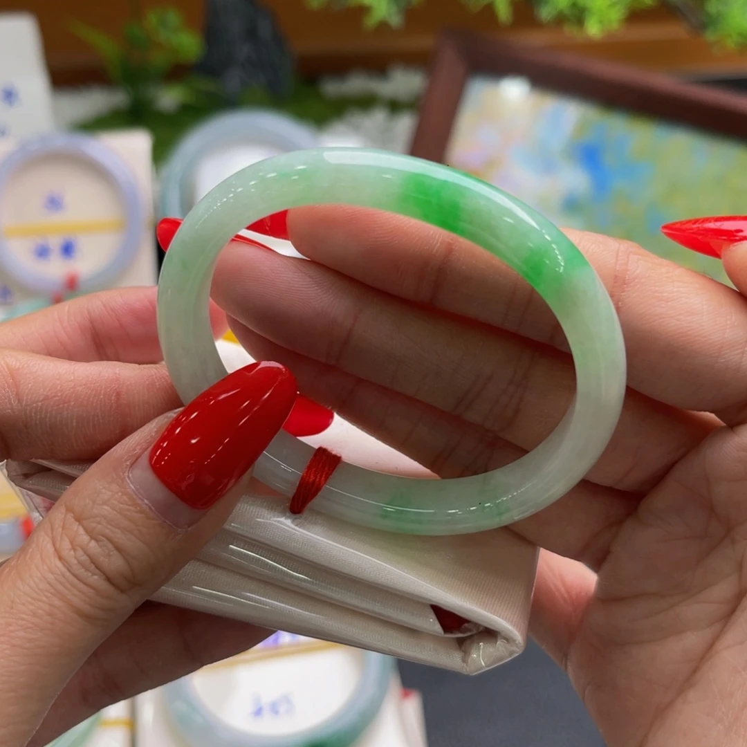 翡翠未镶嵌手镯（贵妃镯）缅甸