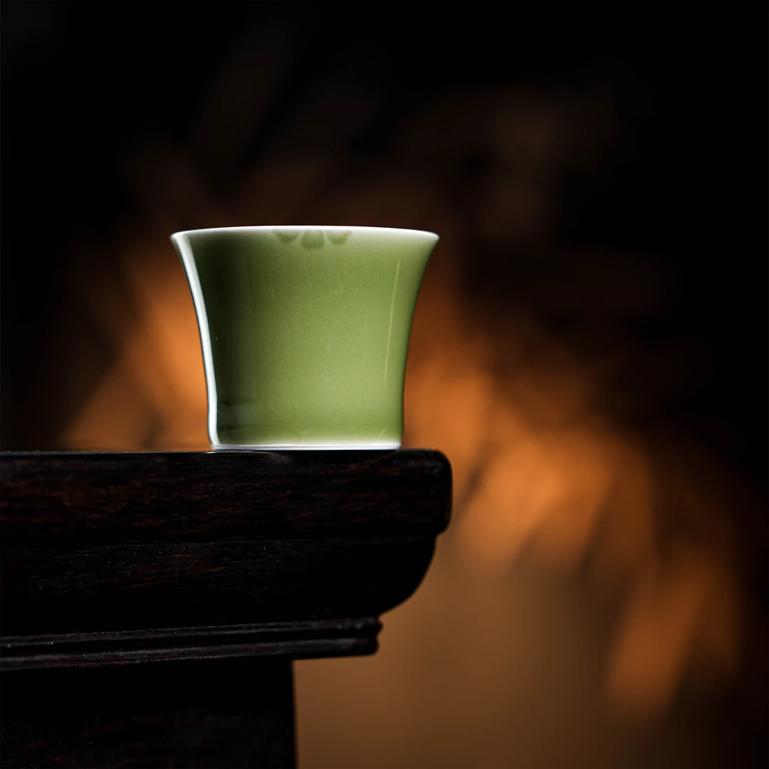 景德镇手工手绘素和烟绿弄梅小纳腰杯茶杯茶具口径4.4高3.6容量25