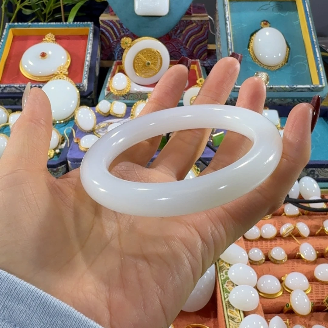 和田玉未镶嵌手镯