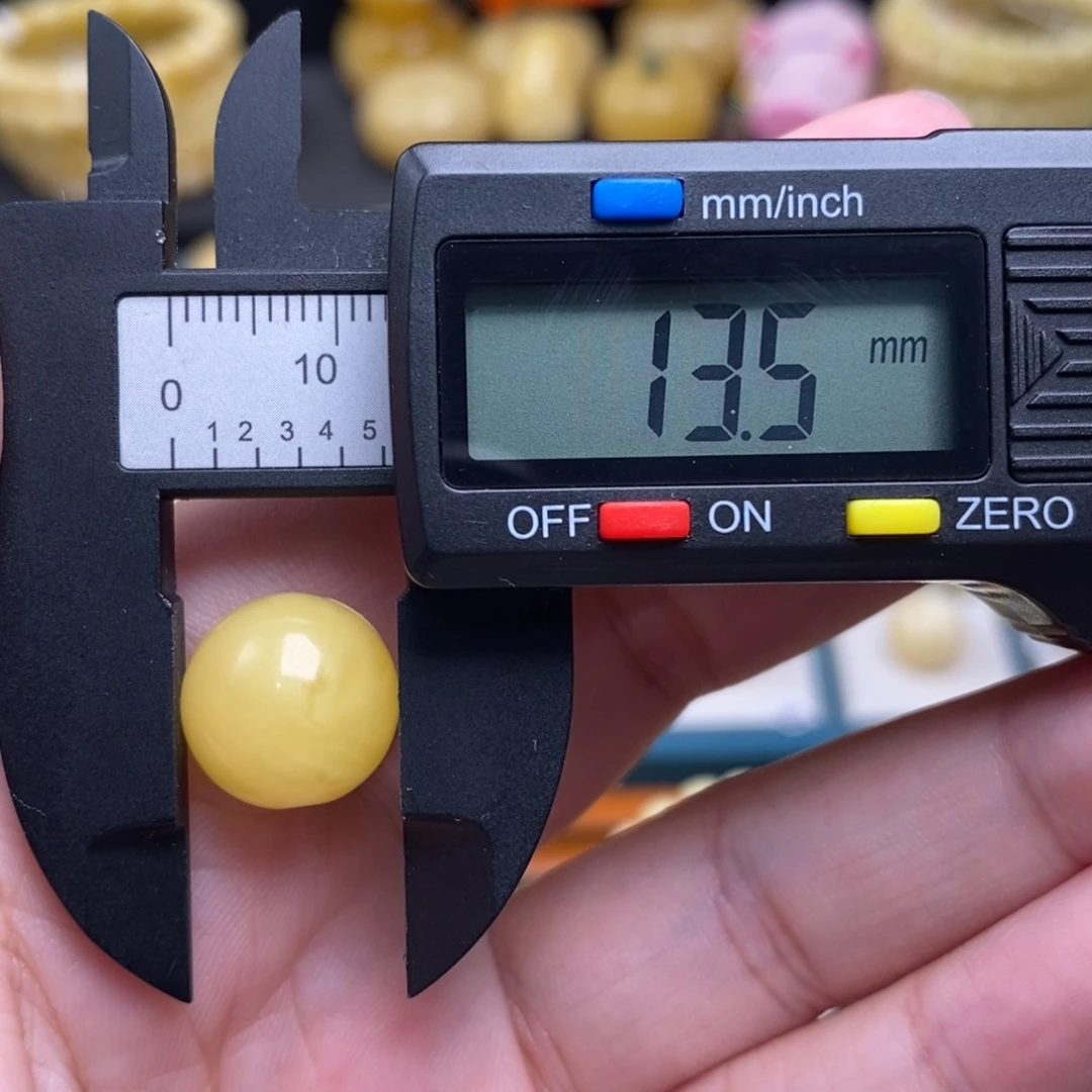 蜜蜡未镶嵌珠宝奇石