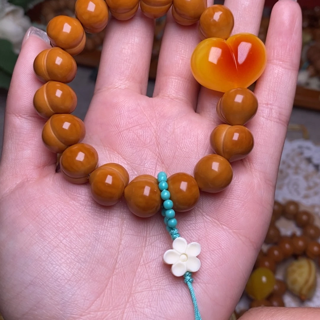 猴头核桃吊坠玻璃底柯基手串➕爱心小花