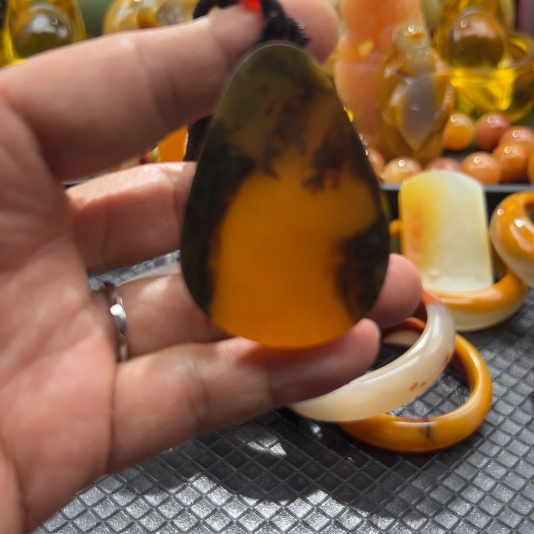 石英质玉未镶嵌颈饰