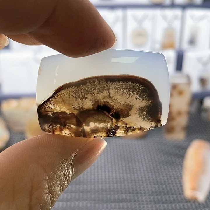 未镶嵌玛瑙/玉髓珠宝奇石否**来