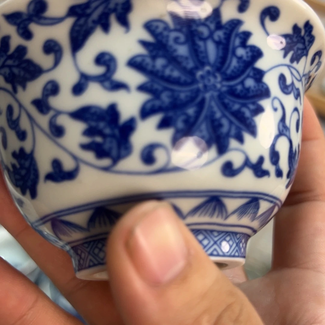 白青花缠枝莲压手杯全