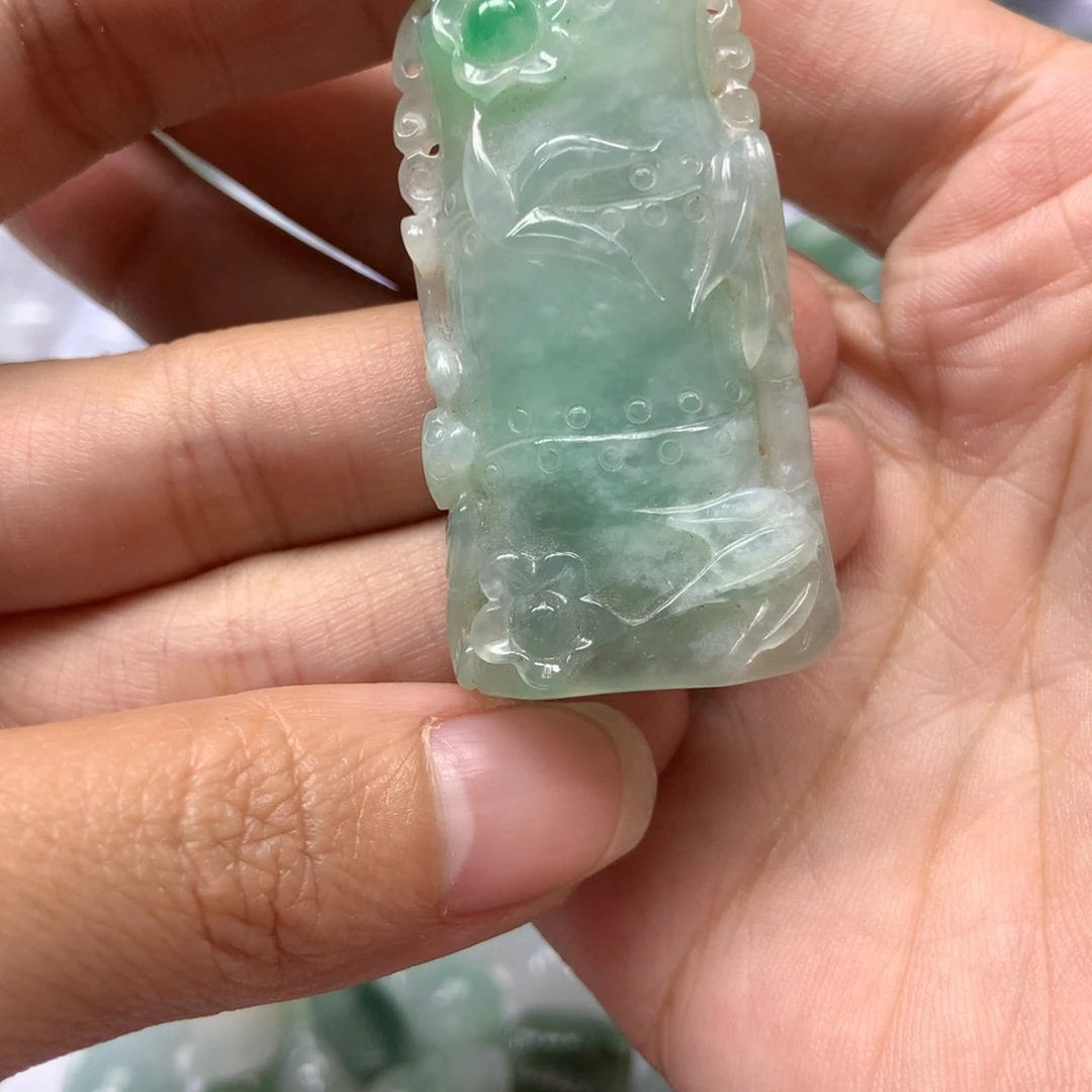 翡翠颈饰未镶嵌天然翡翠