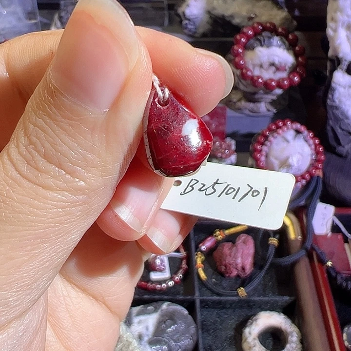 天然辰砂原矿吊坠3.4克