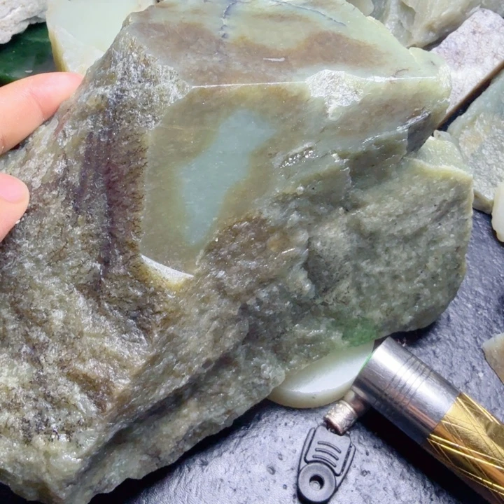 和田玉（糖玉）未镶嵌珠宝奇石