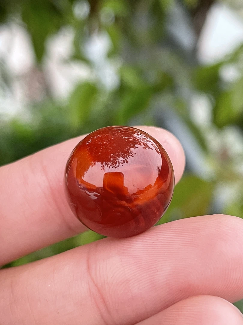 精品南红17mm配饰圆珠，颜色红润玫瑰红，微划痕