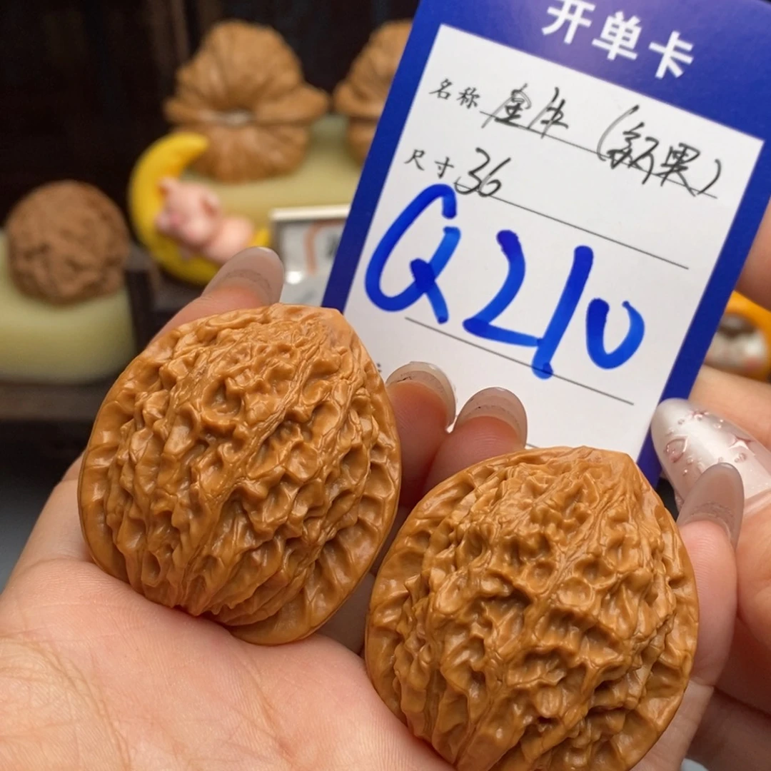 文玩核桃吊坠金牛