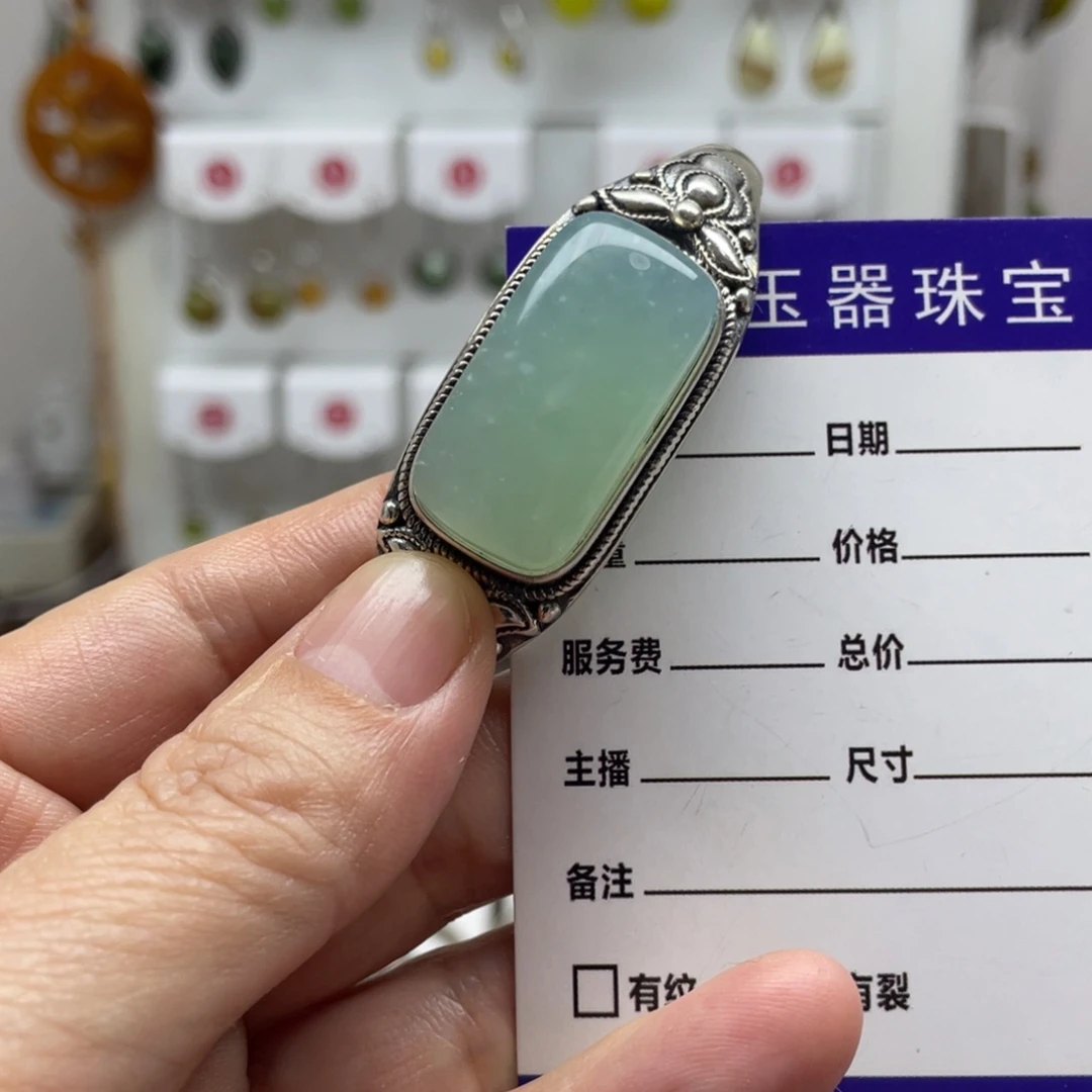 陈***莲蛇纹石玉未镶嵌手链