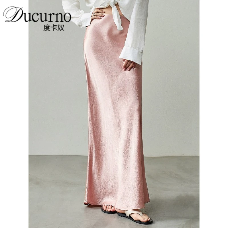 半身裙纹理感气质鱼尾裙褶皱2025年秋季新款松紧腰粉色时髦长裙