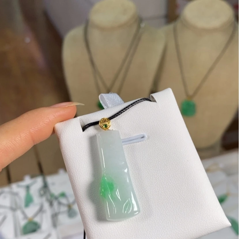 【闪购商品】颈饰未镶嵌翡翠三**作