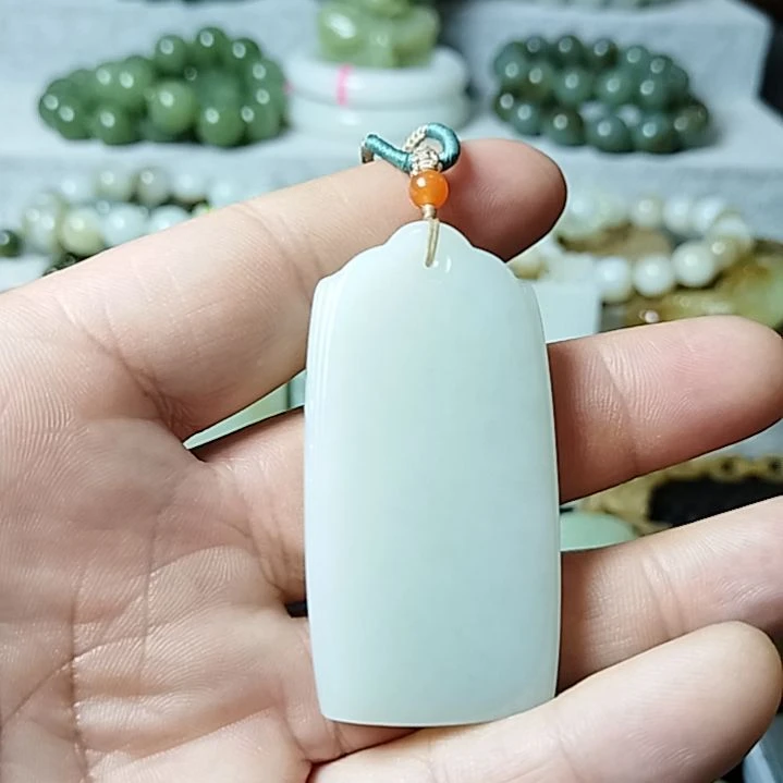 萧***雨和田玉未镶嵌吊坠(赠链)