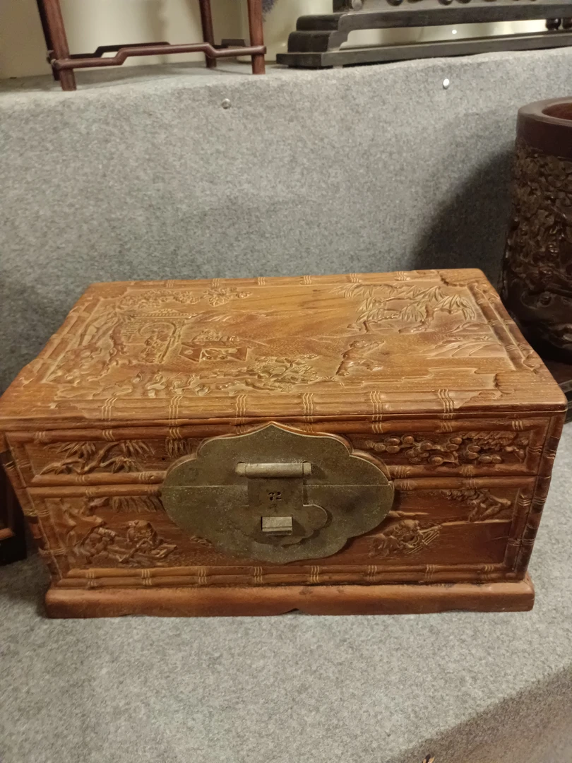花梨木雕刻人物官箱